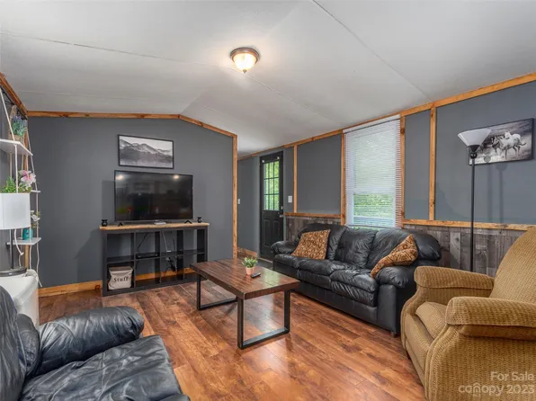 18 Autumn Mist Dr, Fairview, NC 28730