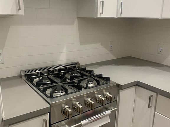 3rd image of 626 Natoma St Unit 2