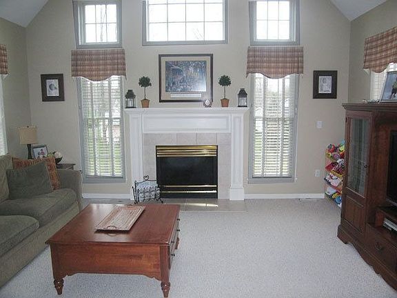 4th image of 2 Sunberry Dr