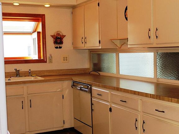 5th image of 262 Bonaire Dr