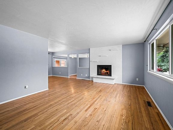 5th image of 1023 Tulip St