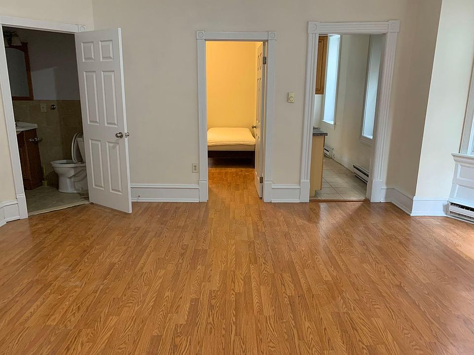2nd image of 4418 Pine St APT 1R