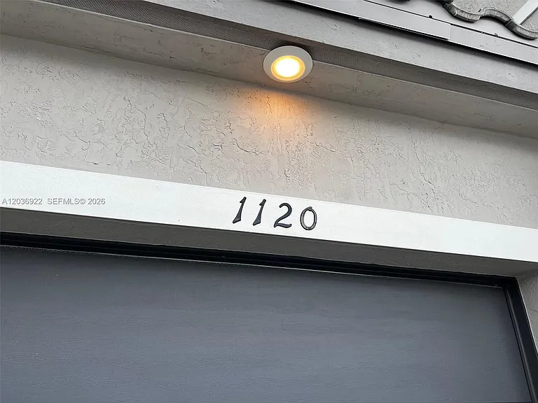 1120 SE 26th Ter #1120 — Photo 3