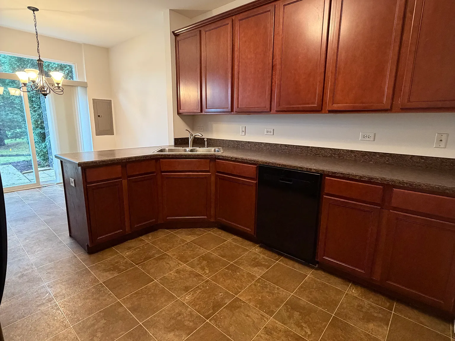 3 bed, 1.5 bath, 1484 sqft, $2,500 — Photo 2