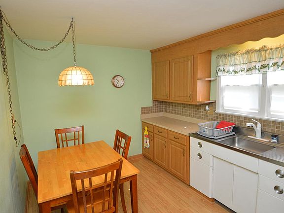 4th image of 809 Manitoba AVENUE