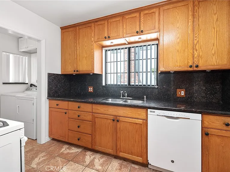 3919 Globe Ave — Photo 7
