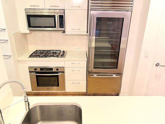 4th image of 635 W 42nd St APT 41A