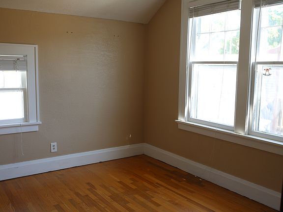 5th image of 202 N Bluff Ave