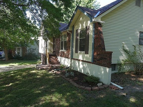 2nd image of 500 NW Beau Cir