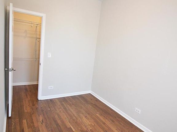 5th image of 852 N Hamlin Ave #1