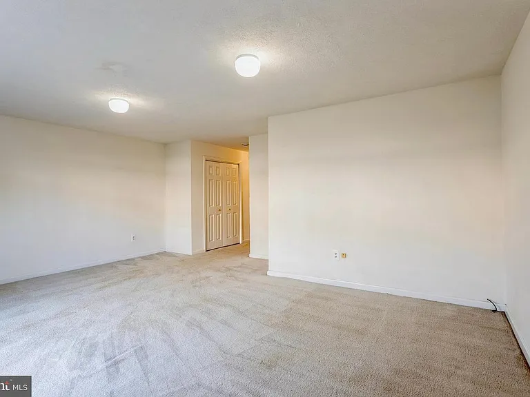 8 Tatler Pl — Photo 31