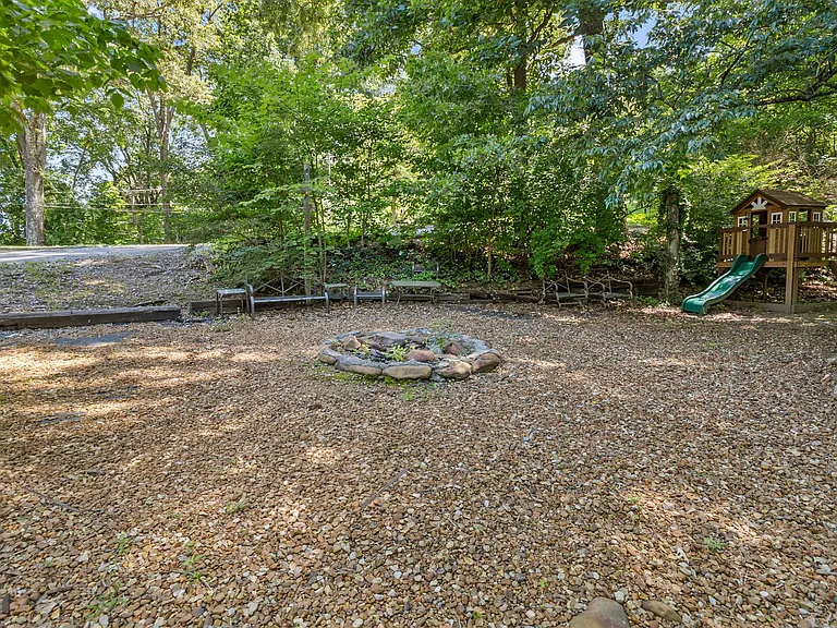 969 Henderson Ave — Photo 52