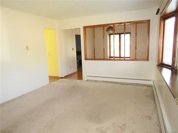 4th image of 22 Crestwood Ct