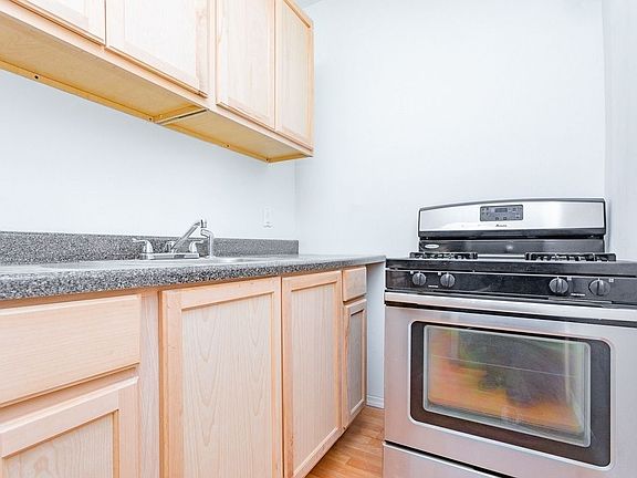 2nd image of 487 Saint Johns Pl APT 4D