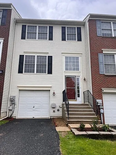 305 S Oak St Photo 1