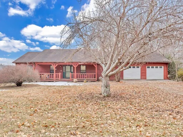 410 Honeysuckle Dr, Martinsville, VA 24112