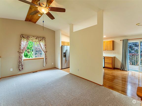 4th image of 3316 127th Avenue NE