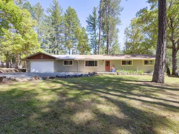 1740 Queens Branch Rd, Rogue River, OR 97537