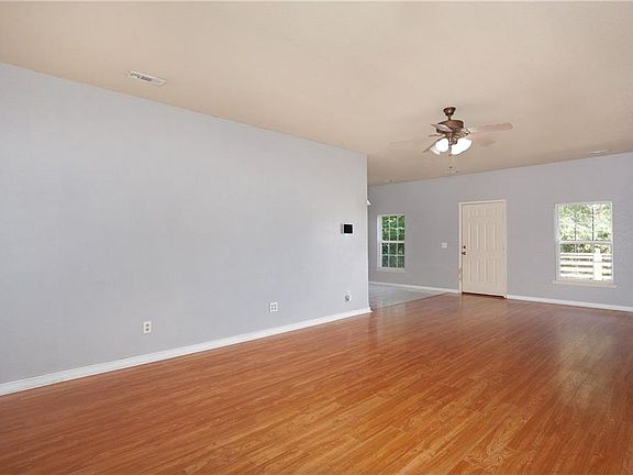 5th image of 26 Woodbridge Dr
