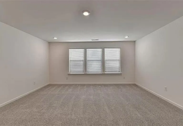 100 Mission Blvd — Photo 13