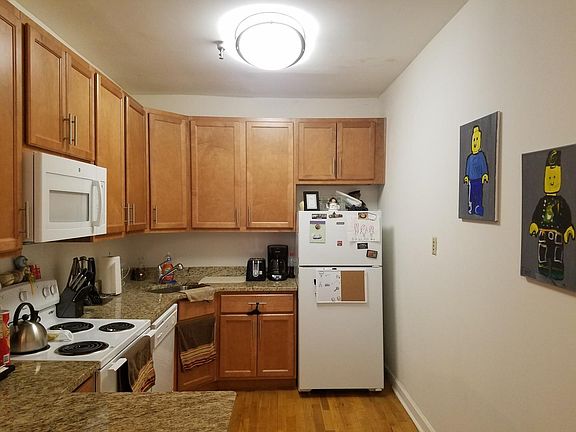 3rd image of 537 S Dearborn St APT 3B