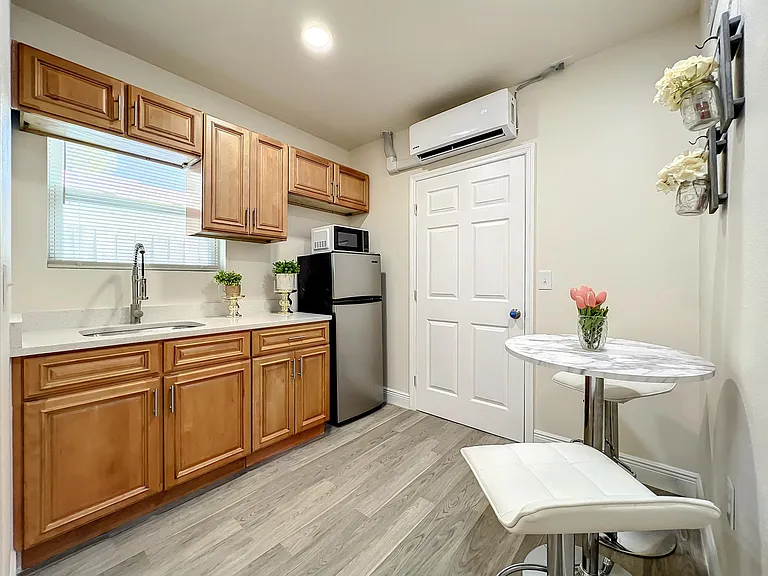 Park Manor Dr — Photo 1