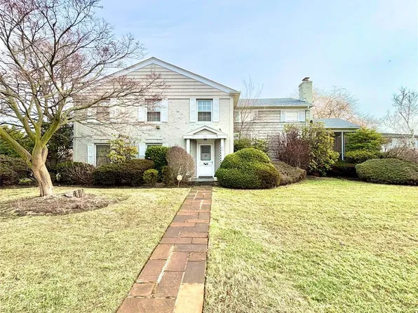 94 Lawrence Avenue, Lawrence, NY 11559