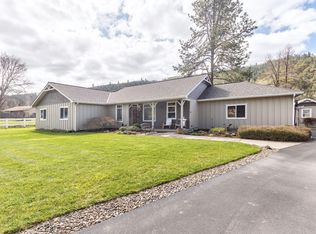 9547 Old Stage Rd, Central Pt, OR 97502