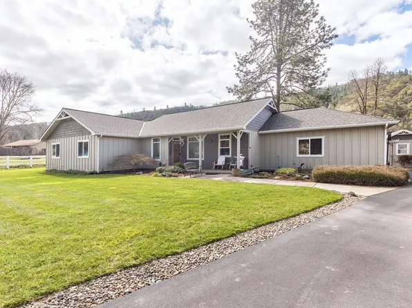 9547 Old Stage Rd, Central Pt, OR 97502