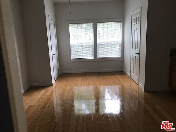 5th image of 1044 N Bonnie Brae St APT 209