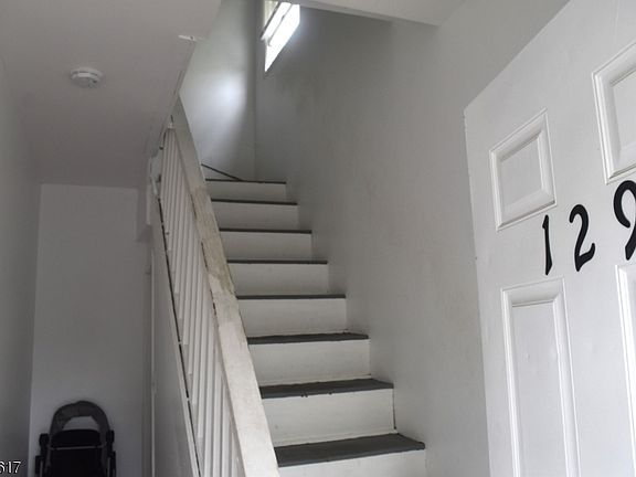 4th image of 129 Central Pl #2