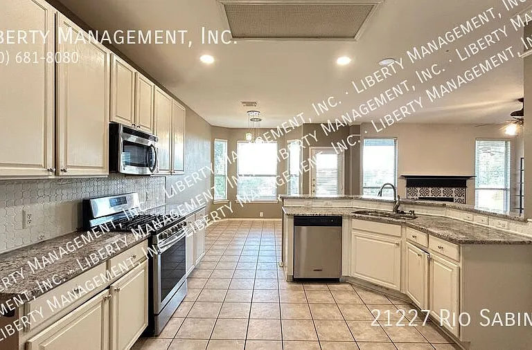 21227 Rio Sabinal — Photo 26