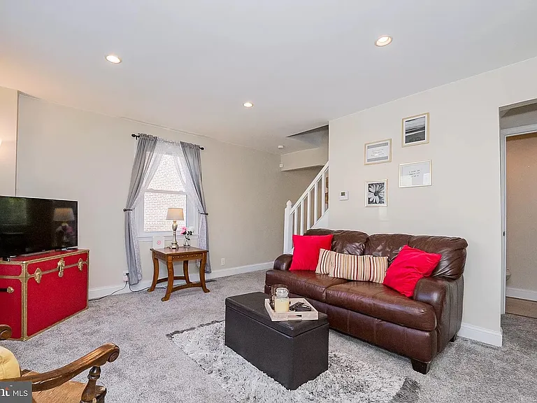 230 Filbert Ave — Photo 5
