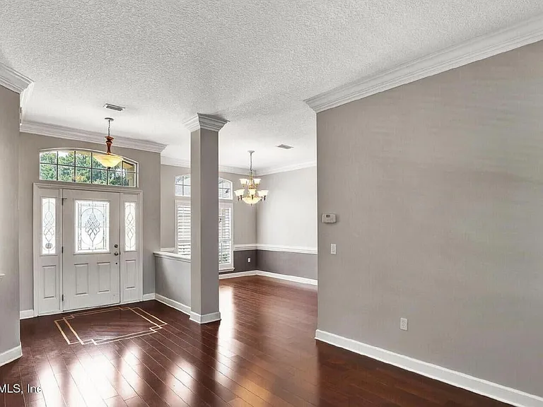 11827 Crusselle Dr — Photo 3