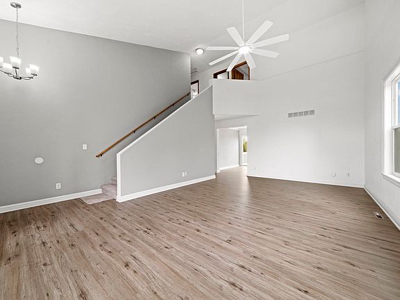 5th image of 3095 Bauer Dr