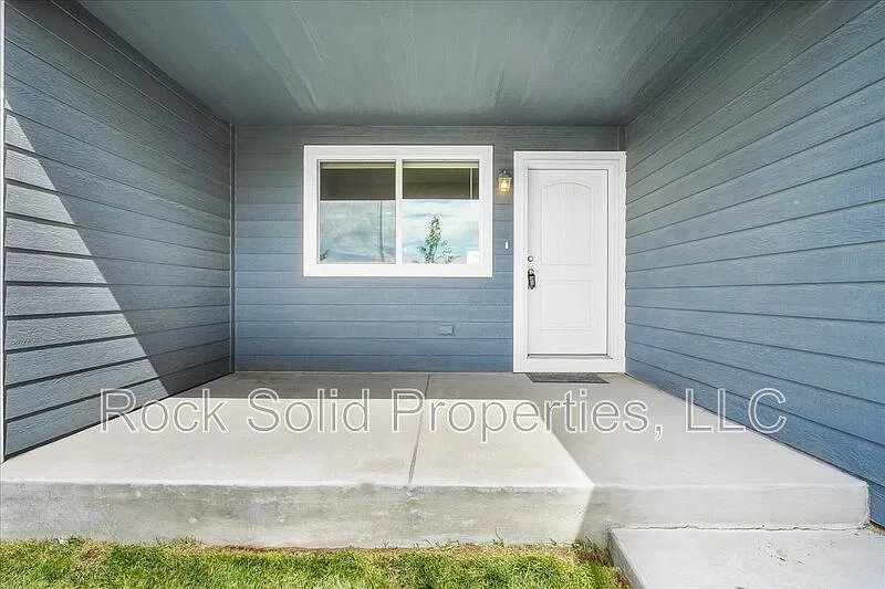 3 bed, 2.5 bath, 1703 sqft, $2,395 — Photo 3