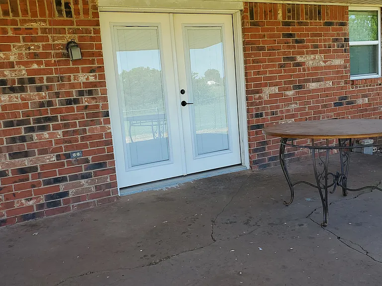 10904 N Lee Ave — Photo 18