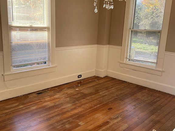 4th image of 1821 Clifton Ave