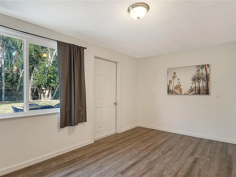 209 Briggs Ct — Photo 26