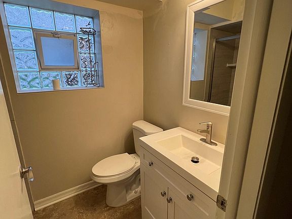 3rd image of 8330 W 95th St #1C