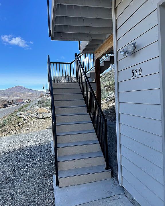 2nd image of 570 Entiat Pl