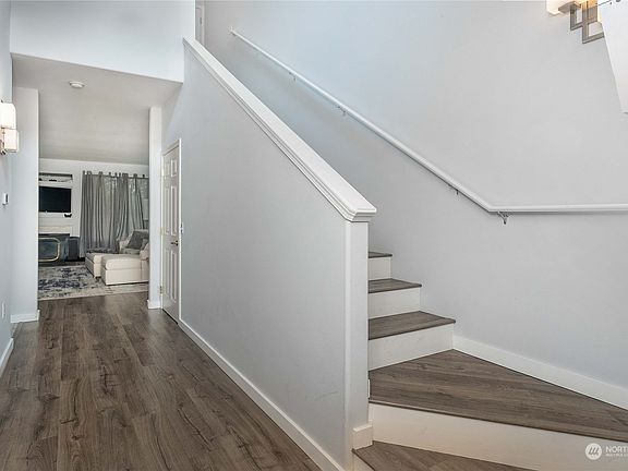 2nd image of 950 Lynnwood Court SE #1022
