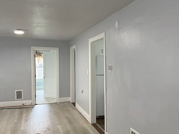 5th image of 115 Newfield St