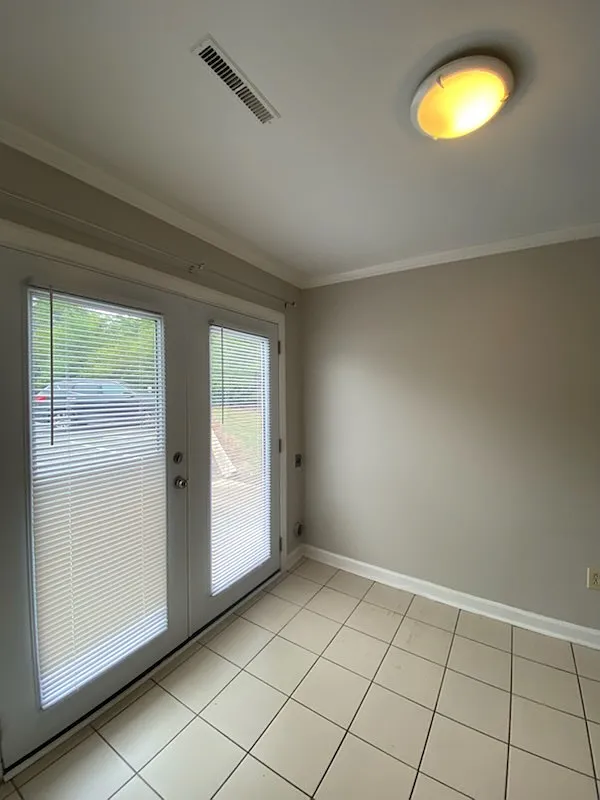 Building Photo - 1110 Arbor Dr #1