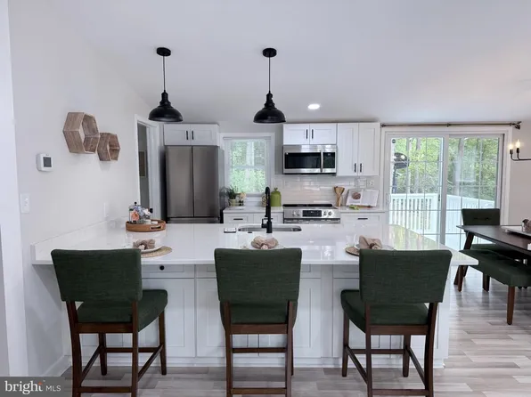 1106 Confederate Dr, Locust Grove, VA 22508