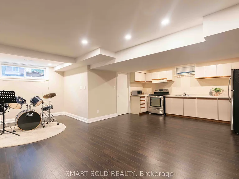 107 Arnold Ave — Photo 44