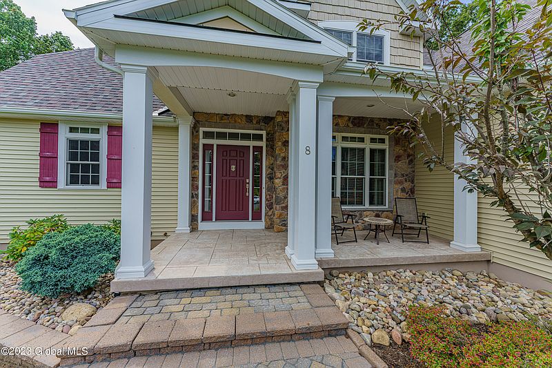 4th image of 8 Wildberry Court