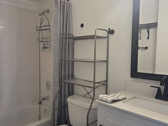 3rd image of 1050 E Washington Ave Unit 61