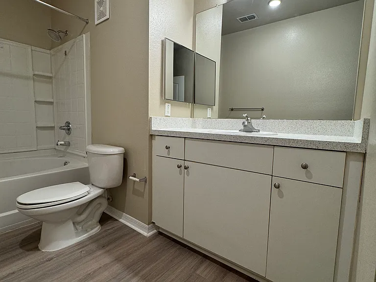 1600 Villa Capri Cir #307 — Photo 14
