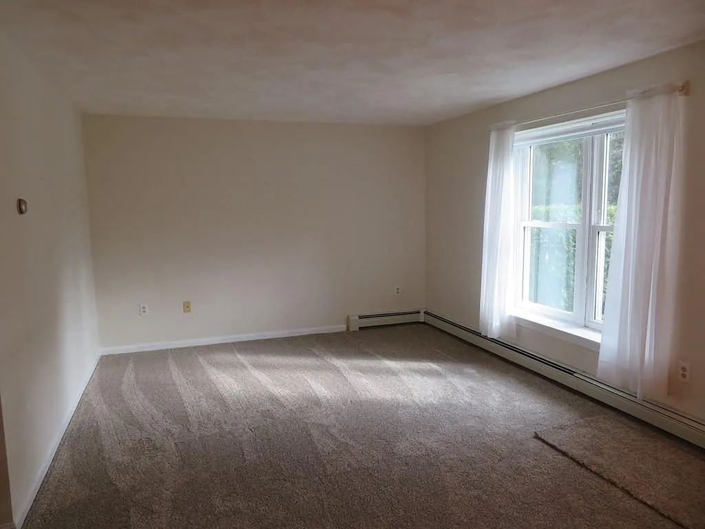 3 bed, 1.5 bath, 1320 sqft, $3,400 — Photo 3